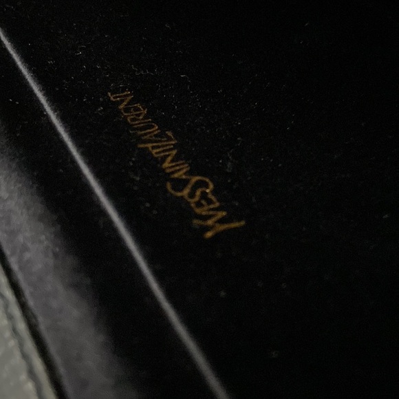 Authentic YSL clutch in Great Condition, Navy Blue. Comes with dust bag - Picture 8 of 11